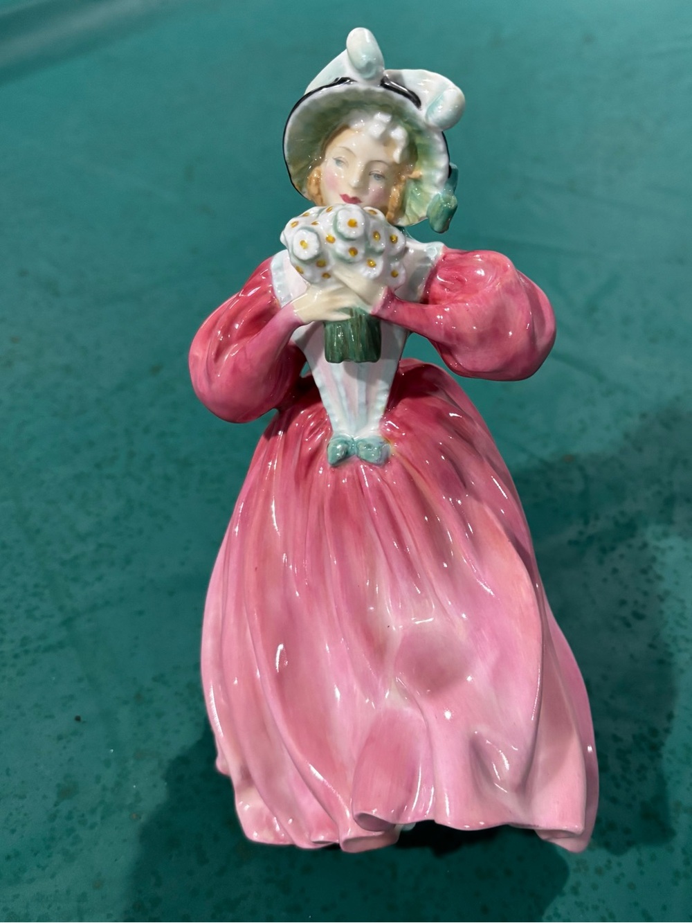 Royal Doulton figurine โMarguerite โ HN1928 EUC retired collectable